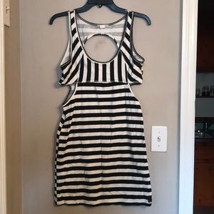 Black and white bodycon dress